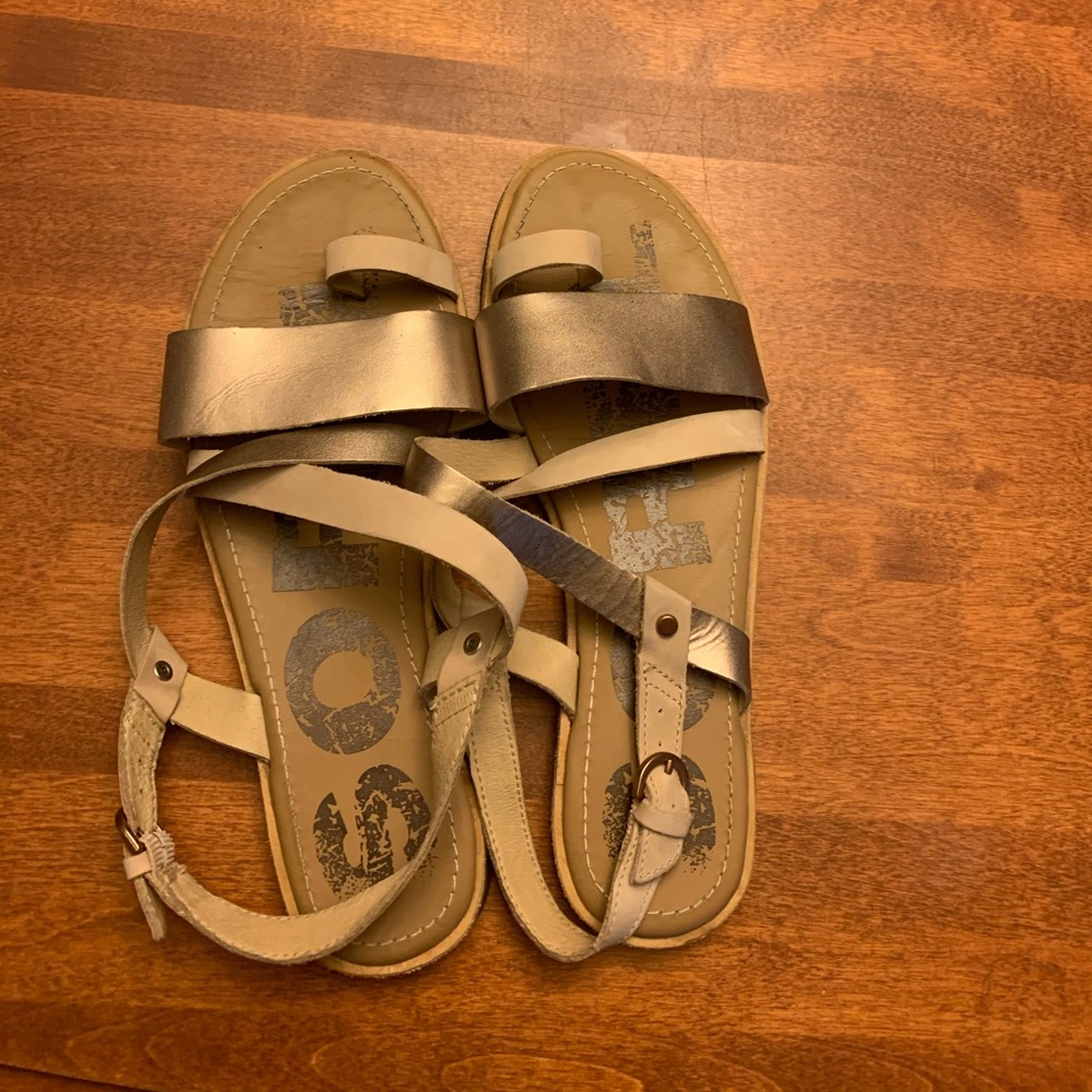 Sorel sandals size 9